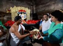 Rahul, Priyanka Offer Prayers At Telangana's Ramappa Temple