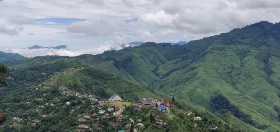 Nagaland; To left India and to right Burma To left India and to right Burma