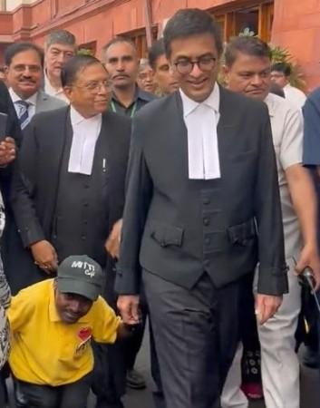 CJI Chandrachud inaugurates cafe to be run by specially-abled staff on SC premises(twitter) Chandrachud