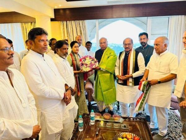 Vijayashanthi returns to Congress Vijayashanthi