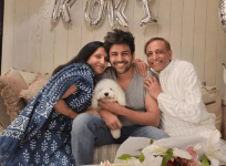 Kartik Aaryan with family