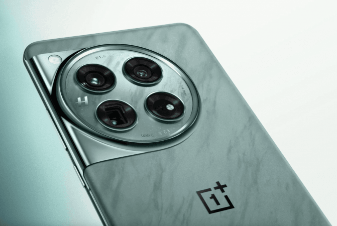 OnePlus 12 first look