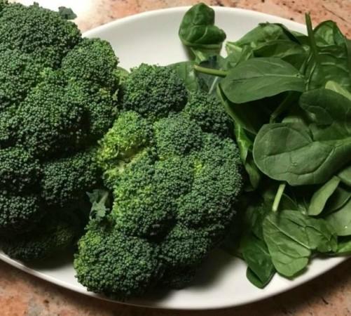 Eat folate-rich spinach & broccoli to keep bowel cancer at bay Eat folate-rich spinach & broccoli to keep bowel cancer at bay