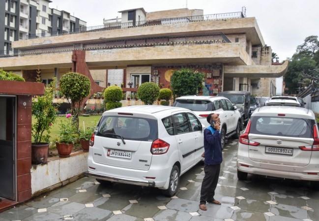 IT raid at Congress MP's relatives in Jharkhand; Rs 100 crore in cash seized [details]