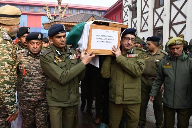 Body of Inspector Masroor Ahmed Wani reaches Srinagar Inspector Masroor