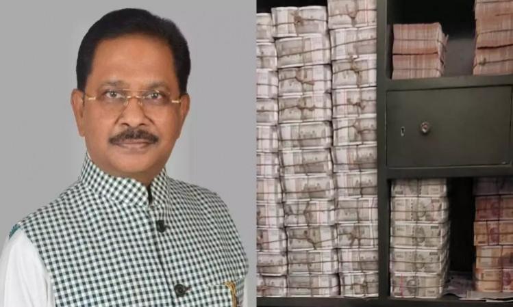 Dhiraj Sahu I-T raids: Cash counting continues on 5th day Dhiraj Sahu I-T raids: Cash counting continues on 5th day