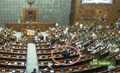 Parliament Security Breach: Two Unidentified Men Jump From Visitor's Gallery In LS Parliament Security Breach: Two Unidentified Men Jump From Visitor's Gallery In LS