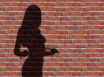 K'taka man projects wife as widow, honeytraps industrialist