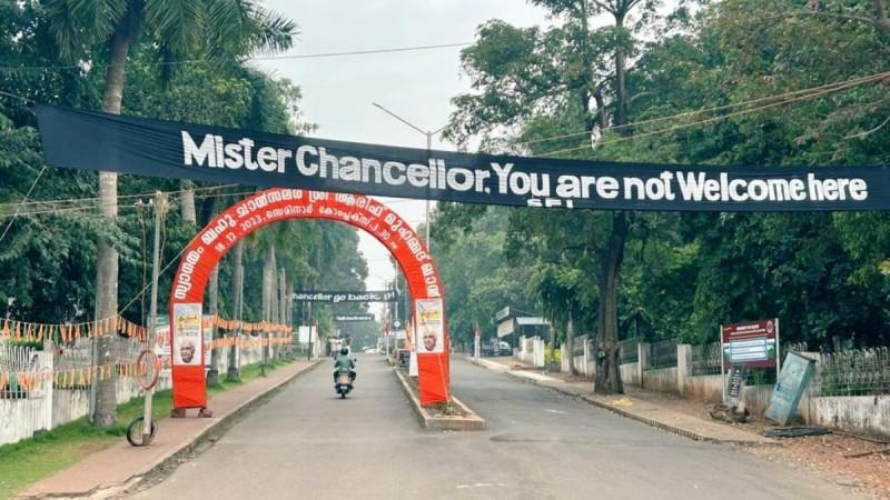 Banner against Kerala governor in the University of Calicut Governor