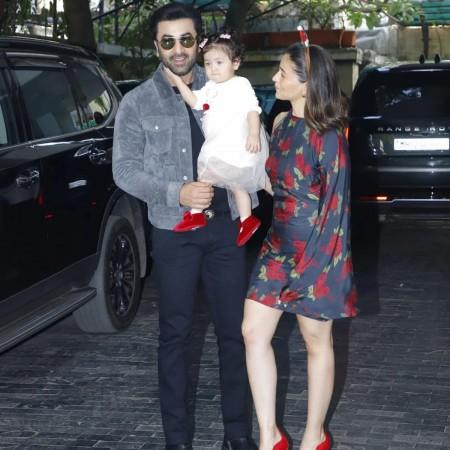 Raha's face revealed; Ranbir, Alia pose with daughter on Christmas ...