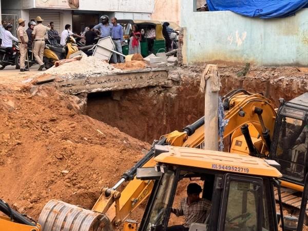 One labourer killed at construction site in B'luru; probe ordered [details]