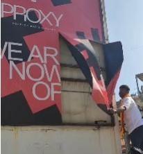 Kannada Activists Remove English Signboards In B'luru; Seek Prominence Of Local Language Kannada Activists Remove English Signboards In B'luru; Seek Prominence Of Local Language