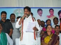 Thousands queue up to submit applications for six guarantees in Telangana