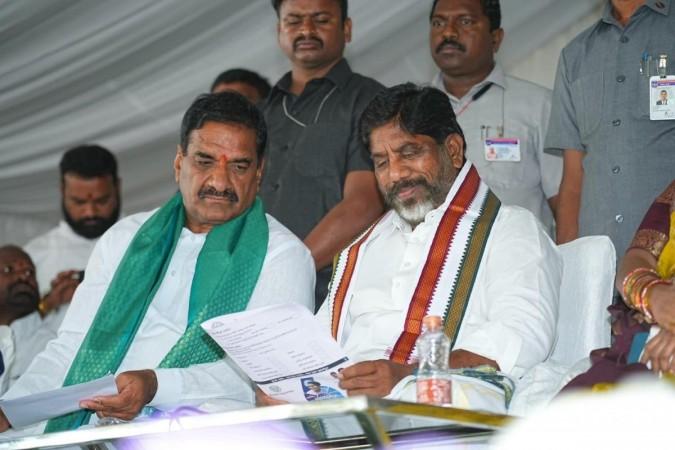 Thousands queue up to submit applications for six guarantees in Telangana Thousands queue up to submit applications for six guarantees in Telangana