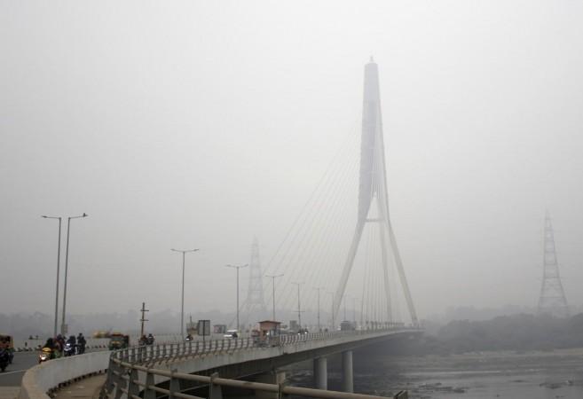 Delhi welcomes 2024 with shallow fog, 'very poor' air delhi weather