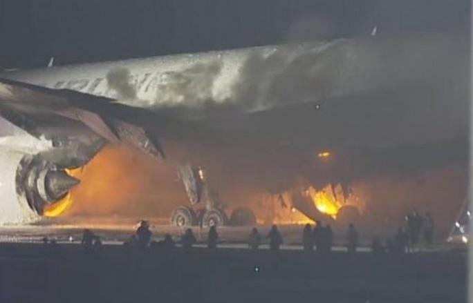 Japan Airlines plane catches fire at Tokyo airport; all 379 passengers, crew escape Japan Airlines plane catches fire at Tokyo airport; all 379 passengers, crew escape