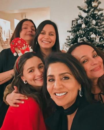 Alia Bhatt, Neetu Kapoor, Soni Razdan, Pooja Bhatt for Xmas party 2022 Alia, Pooja Bhatt, Soni Razdan and Neetu Kapoor