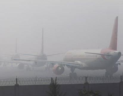 Fog delays flights in Delhi Fog delays flights in Delhi