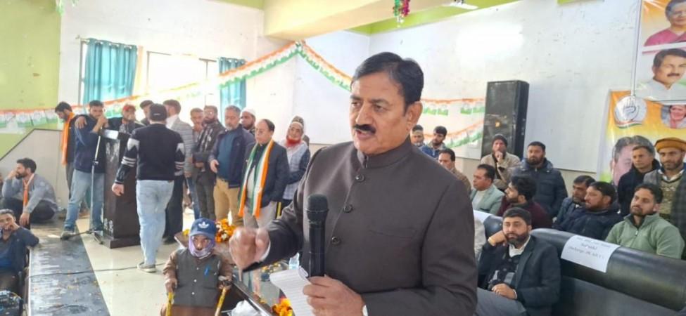 AICC general secretary incharge J&K Congress Bharat Sinh Solanki addressing a rally at Doda which is home district of Ghulam Nabi Azad Bharat Sinh Solanki