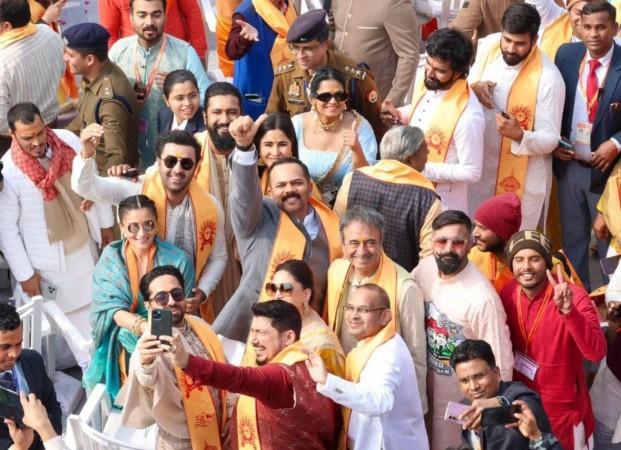 selfie time for bollywood Btown takes a selfie