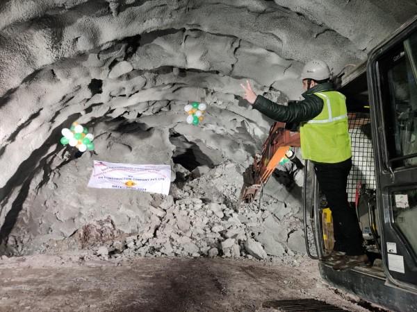 Work to bore Nasuhera tunnel was completed on Sunday Tunnel