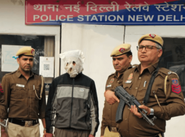 Arrested LeT terrorist with cops LeT terrorist