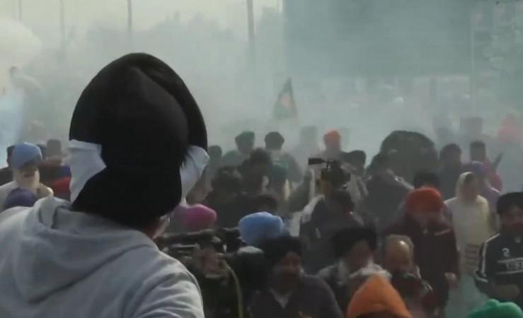 Haryana Police use tear gas to disperse protesting farmers at inter-state border Haryana Police use tear gas to disperse protesting farmers at inter-state border