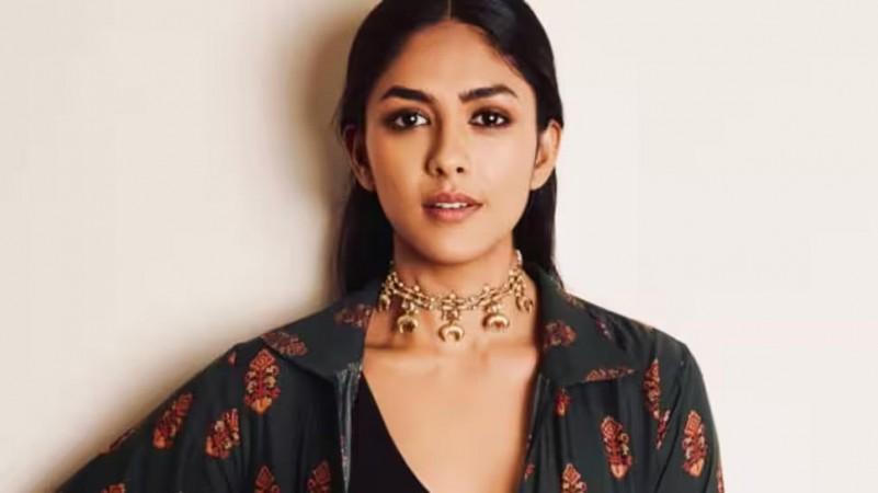 Mrunal Thakur's mother angry at shutterbugs taking video from wrong ...