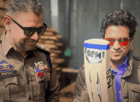 Sachin Tendulkar at bat manufacturing unit