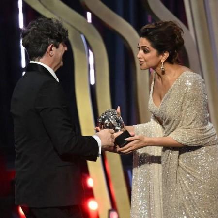 Deepika presented director Jonathan Glazer with the award for Best Film Not In The English Language for The Zone Of Interest. Deepika presented director Jonathan Glazer with the award for Best Film Not In The English Language for The Zone Of Interest.