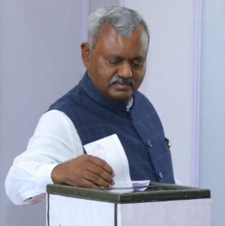 K'taka BJP MLA votes for Cong candidate in RS polls? K'taka BJP MLA votes for Cong candidate in RS polls?