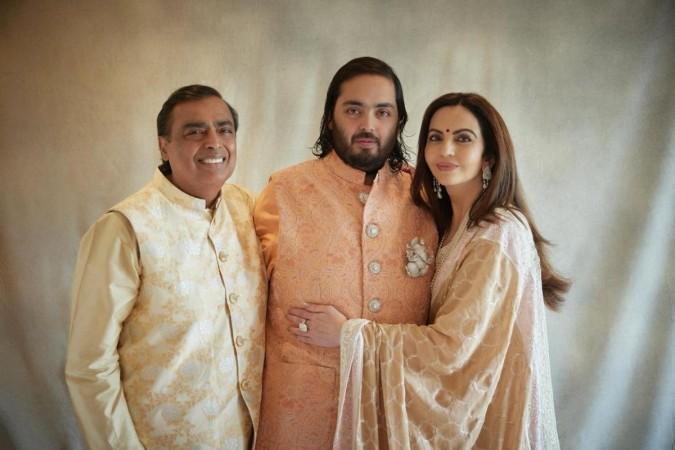 nita and mukesh ambani with son Anant Ambani nita and mukesh ambani with son Anant Ambani