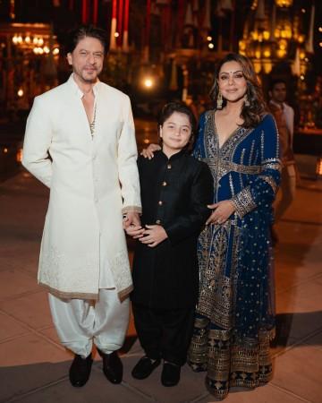 SRK- Gauri and Abram at ceremony SRK- Gauri and Abram at ceremony