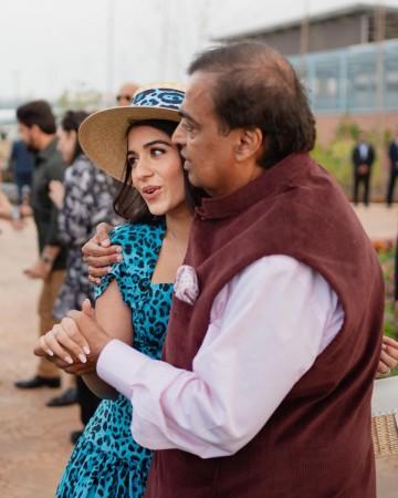 radhika with mukesh ambani radhika with mukesh ambani