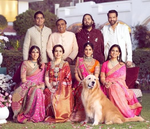 family pic of Mukesh Ambani family pic of Mukesh Ambani