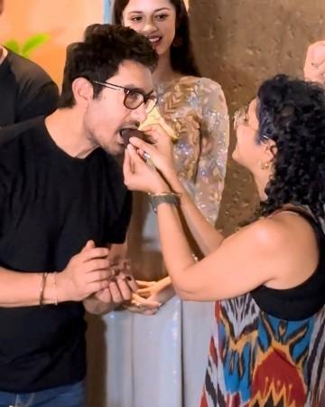 Aamir Khan gets emotional Aamir Khan gets emotional