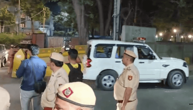 ED Whisks Away Kejriwal From His Home After Arrest ED Whisks Away Kejriwal From His Home After Arrest