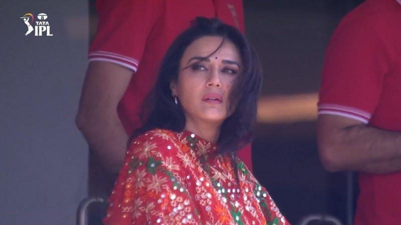 Watch: Preity Zinta In Stands For PBKS vs DC Game Watch: Preity Zinta In Stands For PBKS vs DC Game