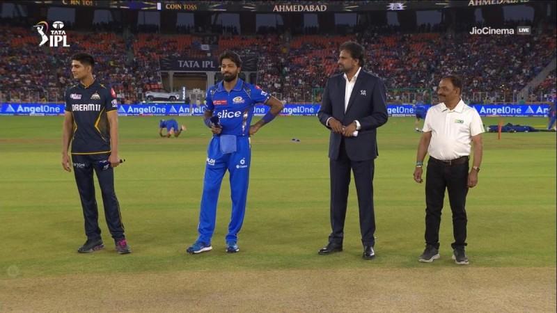 mumbai Indians Captain Hardik Pandya Get Booed By Ahmedabad Crowd mumbai Indians Captain Hardik Pandya Get Booed By Ahmedabad Crowd