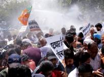 Water cannon used on BJP workers seeking Delhi CM Kejriwal's resignation