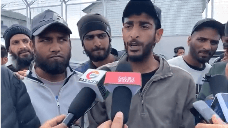E-rickshaw operators narrating their woes e-rickshaw operators
