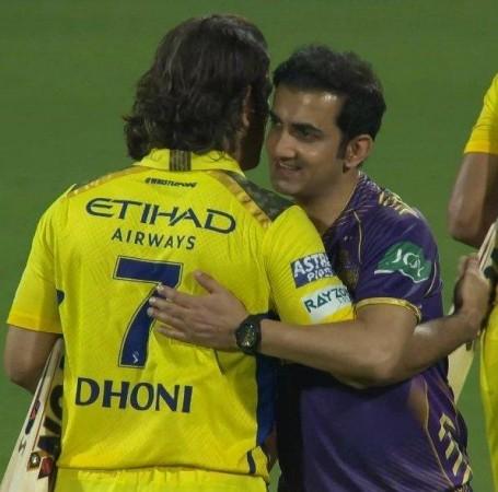 Ms Dhoni and Gautam Gambhir hug Ms Dhoni and Gautam Gambhir hug