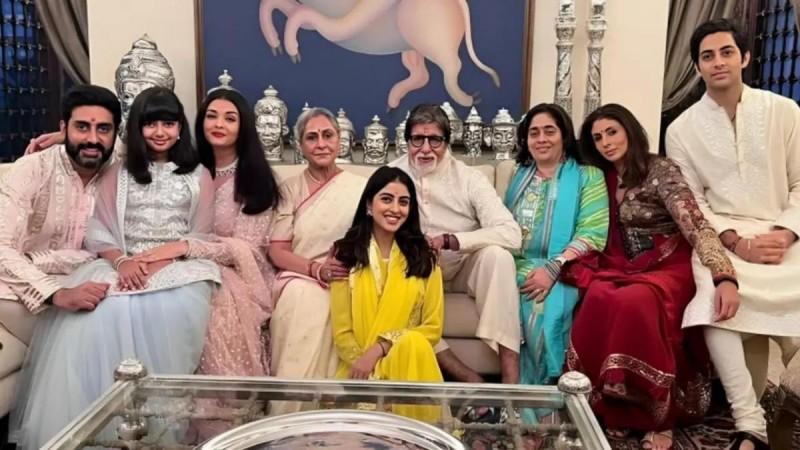 Big B and Abhishek Bachchan wish Jaya on her birthday Big B and Abhishek Bachchan wish Jaya on her birthday