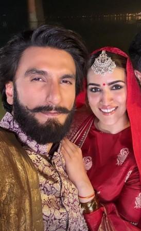 Ranveer Singh, Kriti Sanon walk the ramp for Manish Malhotra in Kashi Ranveer Singh, Kriti Sanon walk the ramp for Manish Malhotra in Kashi