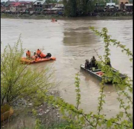 J&K: 6 students drown, 5 rescued, 3 missing in Jhelum River as boat capsizes J&K: 6 students drown, 5 rescued, 3 missing in Jhelum River as boat capsizes