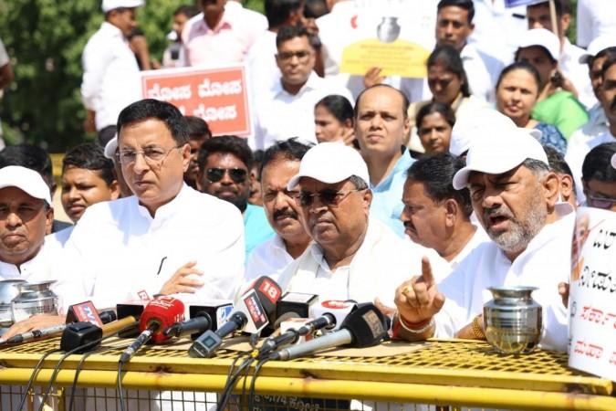 K'taka govt stages protest against Centre over drought relief K'taka govt stages protest against Centre over drought relief