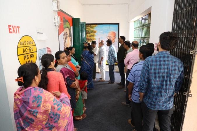 15.85 pc turnout in first two hrs in Bengal polling