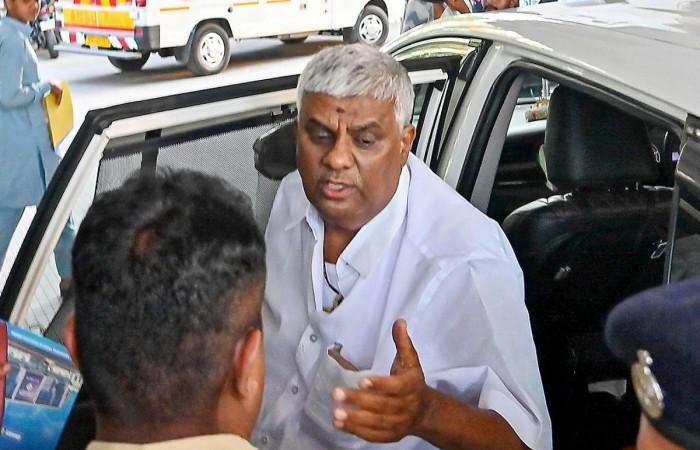 Bengaluru: JD(S) MLA H.D. Revanna being brought for medical check-up at a government hospital, a day after he was taken into custody by officials of a Special Investigation Team in a kidnapping case, in Bengaluru, Sunday, May 5, 2024. (Photo: IANS) H.D. Revanna