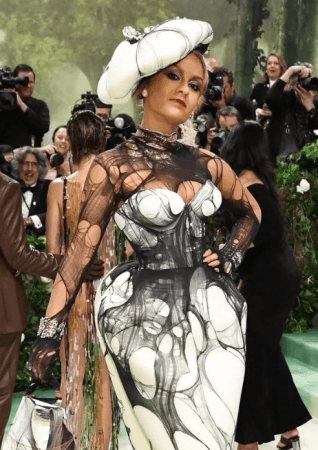 Natasha Poonawalla at Met Gala Natasha Poonawalla at Met Gala