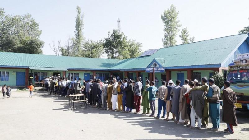 Voters turn out in large number to cast their votes on Baramulla Lok Sabha seat of Kashmir Valley Polling in Kashmir
